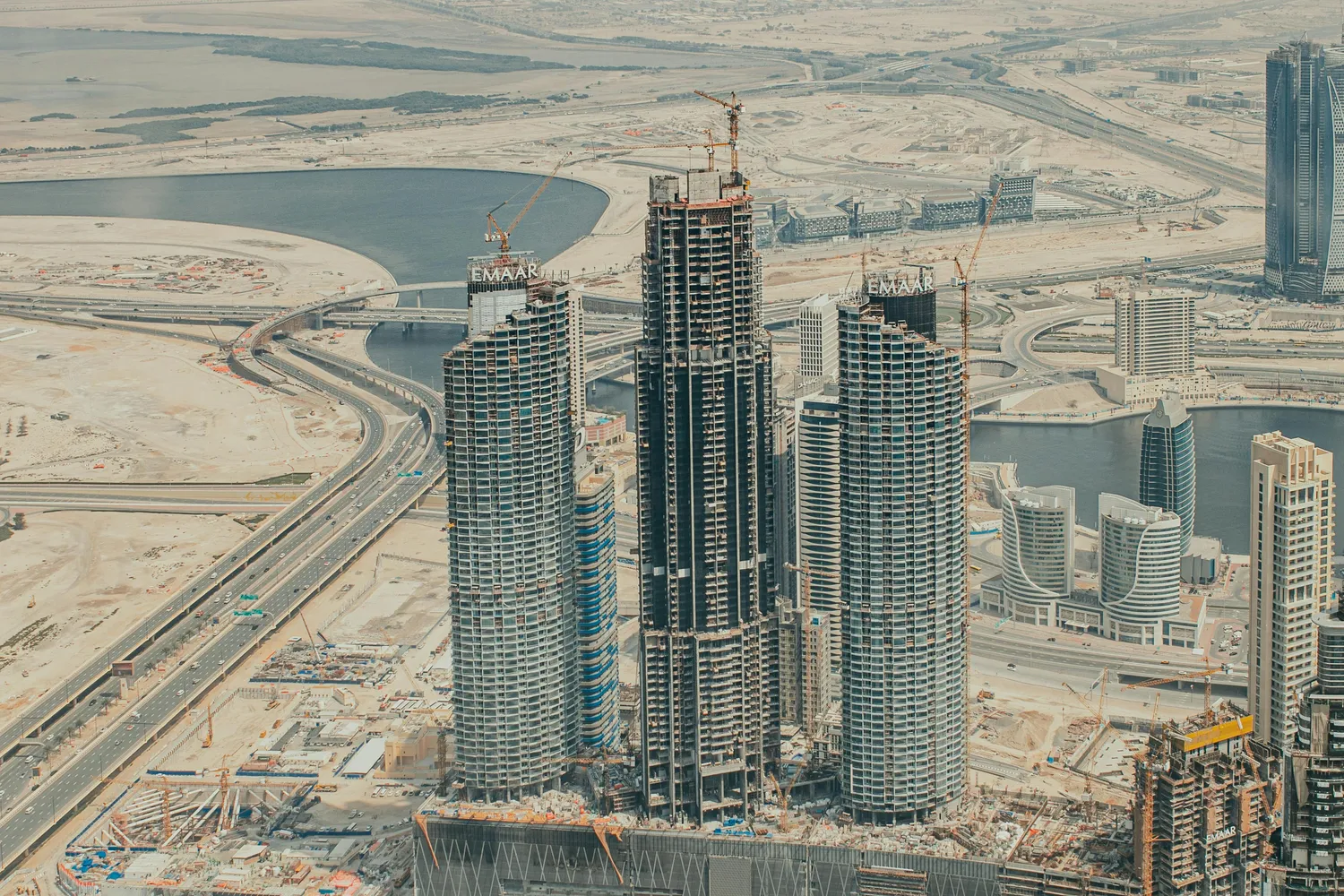 Dubai’s High Speed Growth And Development