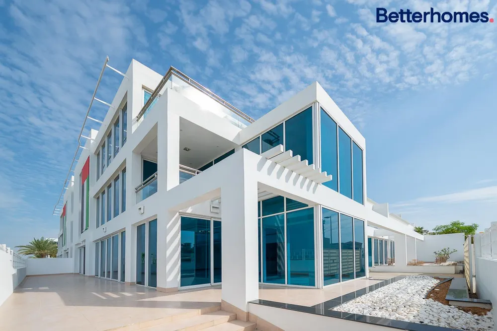3 Bedrooms Apartment in Jumeirah 3