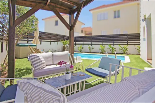 3 Bedrooms House in Pernera Avenue