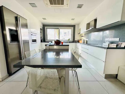 4 Bedrooms House in Strovolos