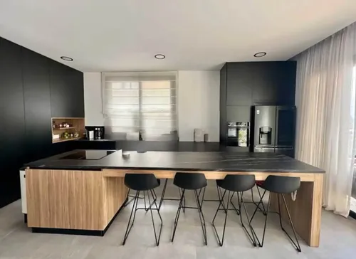 5 Bedrooms Villa in Yermasoyia