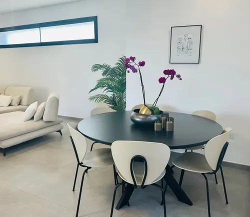 5 Bedrooms Villa in Yermasoyia