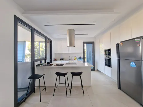 2 Bedrooms Penthouse in Yermasoyia