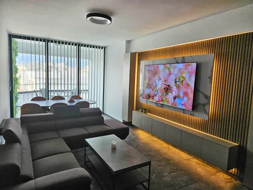 Lovely Penthouse Like New!