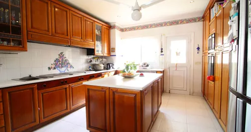 6 Bedrooms House in Paligenesias 30