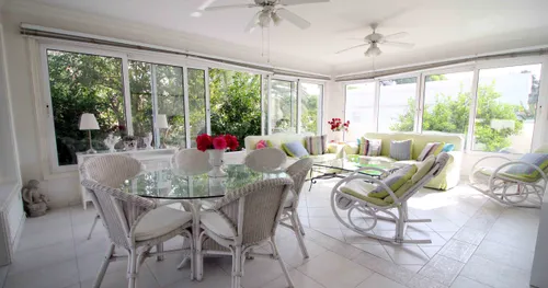 6 Bedrooms House in Paligenesias 30