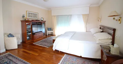 6 Bedrooms House in Paligenesias 30