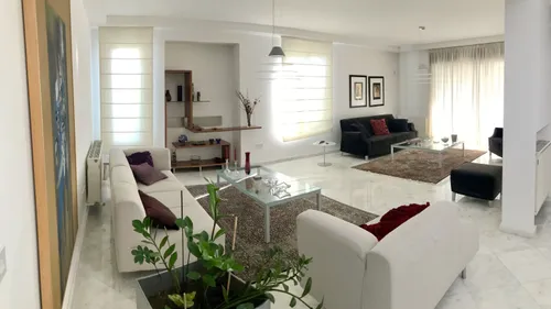 7 Bedrooms House in 1 Aretis