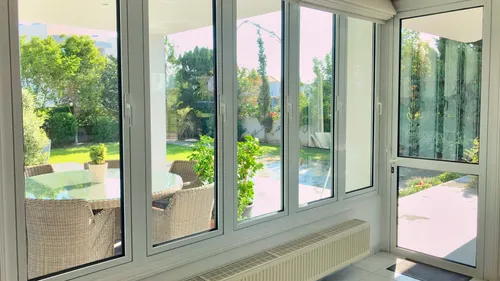 7 Bedrooms House in 1 Aretis