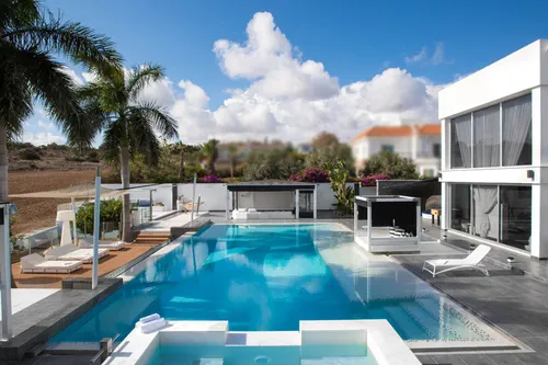 5 Bedrooms Villa in Cape GreKo