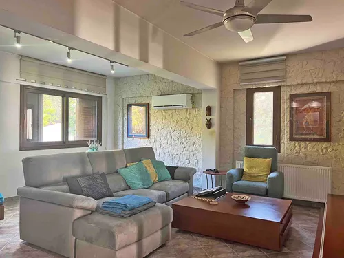 4 Bedrooms House in Spirou HAdjiyiakoumi