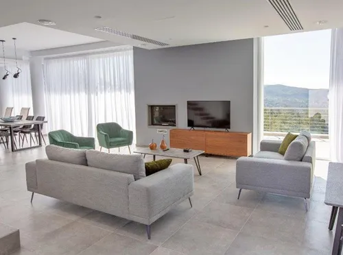 5 Bedrooms House in Limassol Suburbs