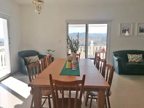 4 Bedrooms House in Eptagonia