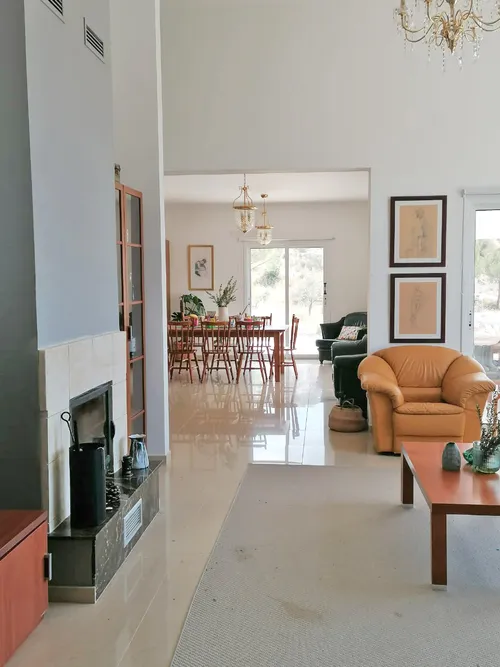 4 Bedrooms House in Eptagonia