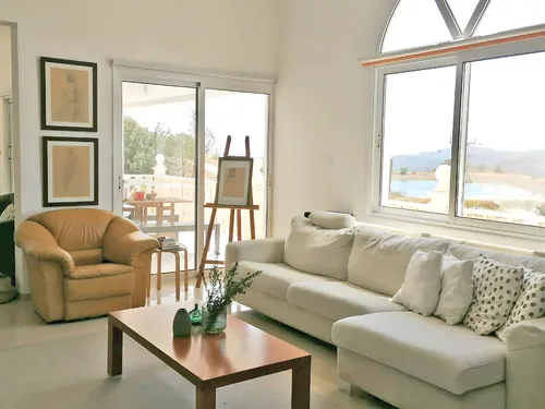 4 Bedrooms House in Eptagonia