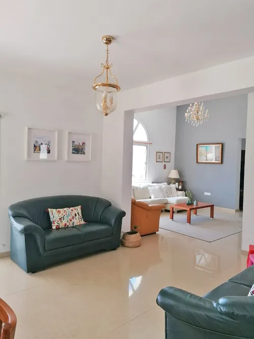 4 Bedrooms House in Eptagonia