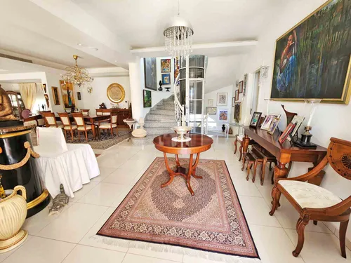 7 Bedrooms House in Pentelis