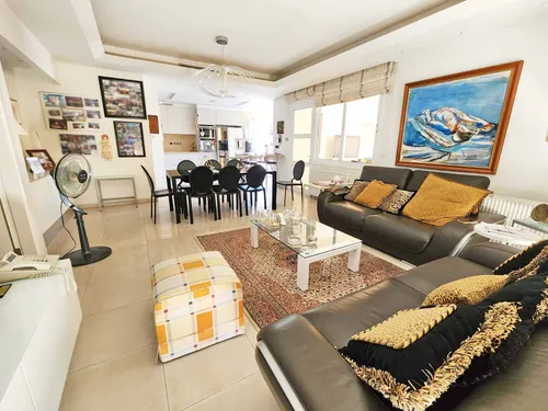 7 Bedrooms House in Pentelis