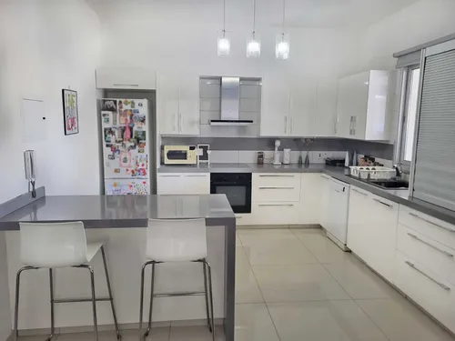 3 Bedrooms House in Meteoron 8A