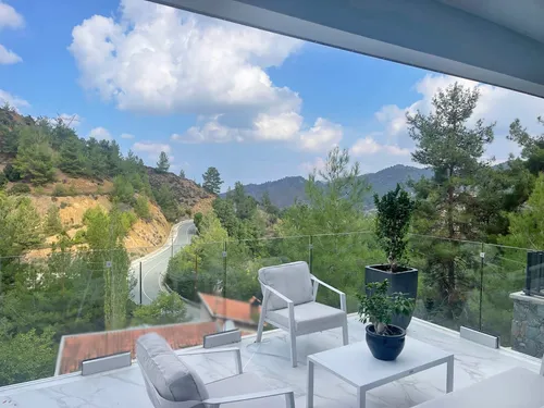 5 Bedrooms House in Kakopetria