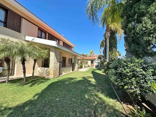 4 Bedrooms House in Pleiadon