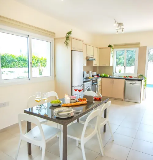 4 Bedrooms House in Kavo Grego 544