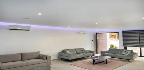 4 Bedrooms House in 1 Apriliou