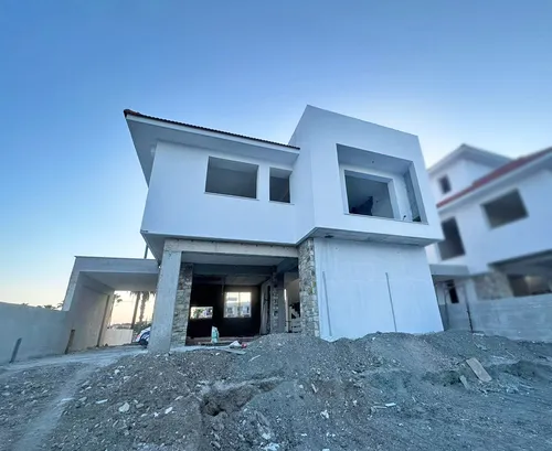 5 Bedrooms House in Oroklini