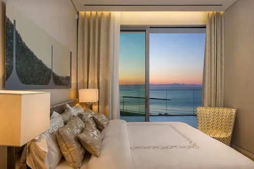 4 Bedrooms Apartment in