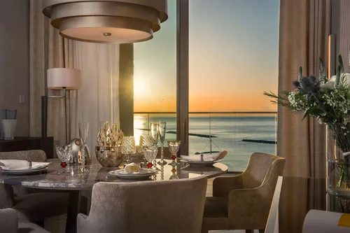 4 Bedrooms Apartment in