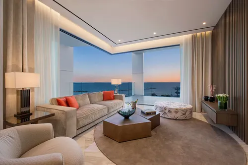 4 Bedrooms Apartment in