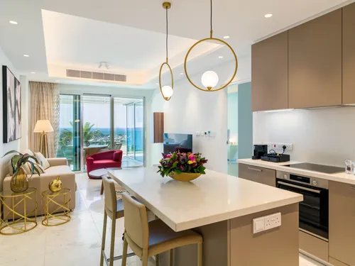 Exquisite Five Star Lifestyle