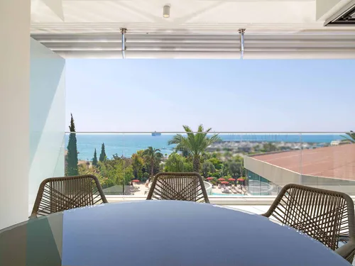 2 Bedrooms Apartment in St Raphael Tower Resort