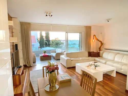 4 Bedrooms Apartment in Parthenonos 21