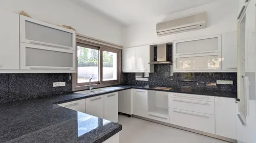 5 Bedrooms House in Vouliagmenis