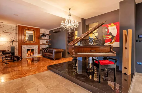 Unique Penthouse with Panoramic Views