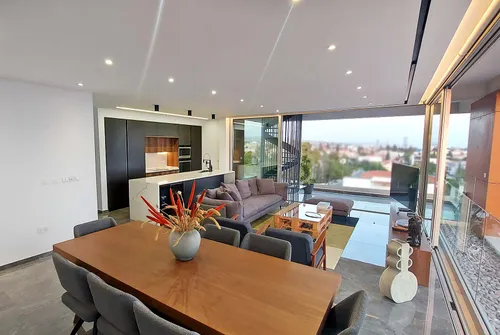 3 Bedrooms Penthouse in Columbia