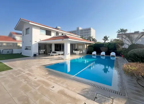 Beautiful Beach House!