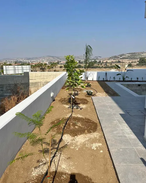 3 Bedrooms House in 1 Apriliou