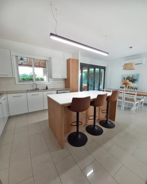 4 Bedrooms House in 21A Aiglis