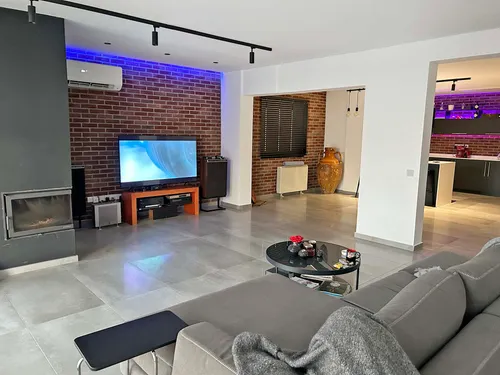 4 Bedrooms Penthouse in Aiolou 10