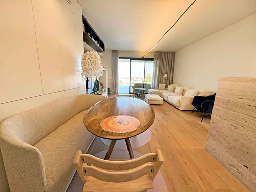 3 Bedrooms Penthouse in 2 Vavyla