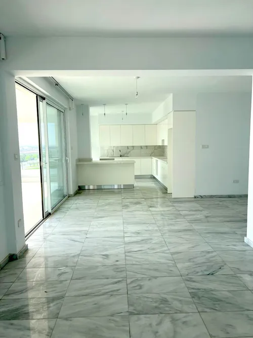 4 Bedrooms Apartment in Kosta Markidi