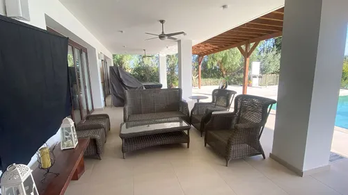 5 Bedrooms Villa in Moni