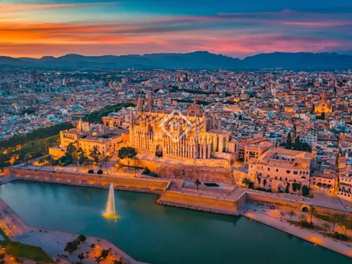 4 Bedrooms House / Villa in carrer isabel la catholica