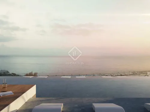 2 Bedrooms Apartment in Passeig del Port