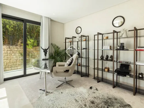 7 Bedrooms House / Villa in Ur. El Paraiso 436