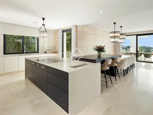 7 Bedrooms House / Villa in Ur. El Paraiso 436