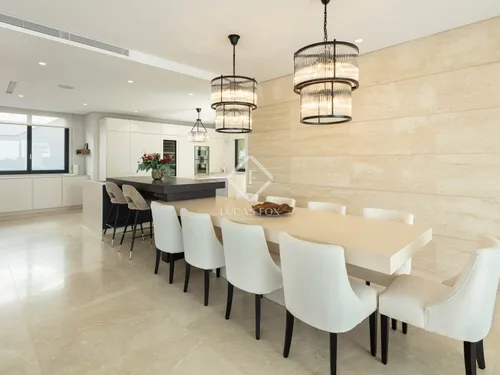 7 Bedrooms House / Villa in Ur. El Paraiso 436