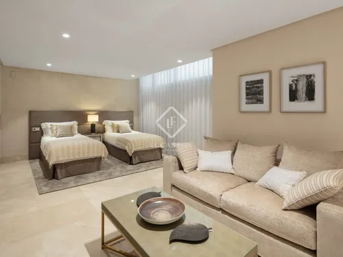 7 Bedrooms House / Villa in Ur. El Paraiso 436